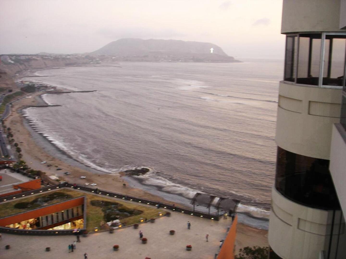 Oceanfront Miraflores Larcomar Next To Marriott Lima Exterior photo